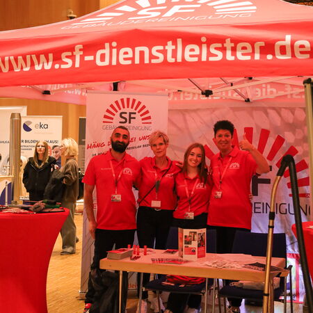 Team der SF Gebäudereinigung auf der Ausbildungsmesse Hof – Infos zu Ausbildung und Karriere