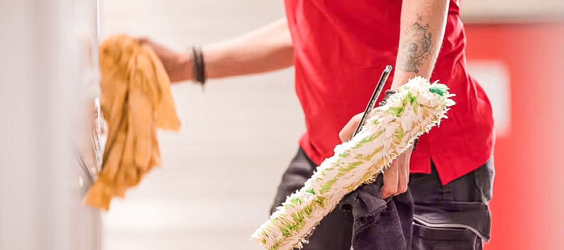 Glasreinigung bei der Fenster reinigung