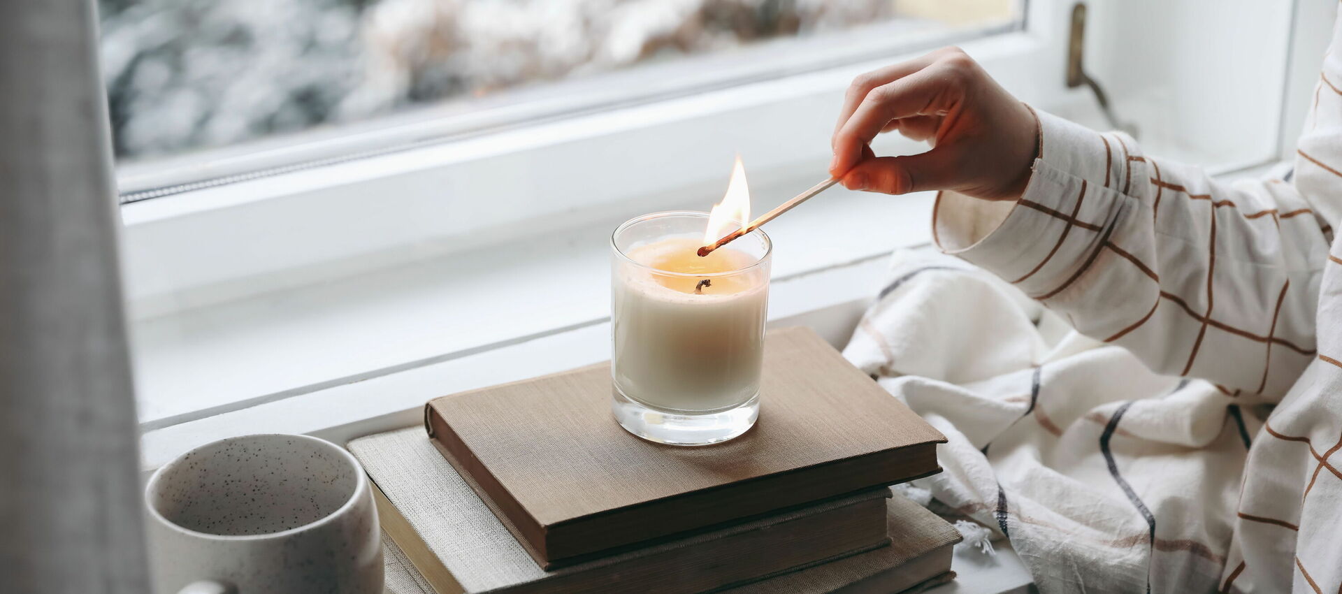 Flecken von Kerzenwachs entfernen - Tipps und Tricks!